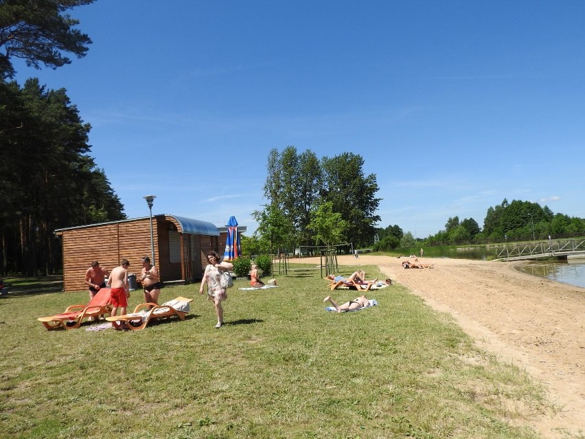 Plaża na Dojlidach otwarta, ale kąpać się nie wolno. Bo w wodzie zostały wykryte bakterie [ZDJĘCIA]