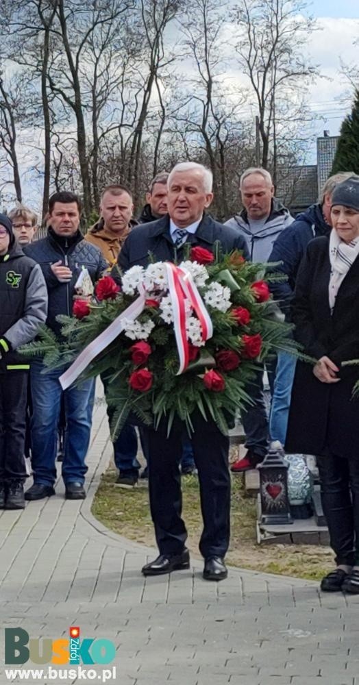 Busko uczciło pamięć ofiar Katynia. Uroczystości w Dobrowodzie