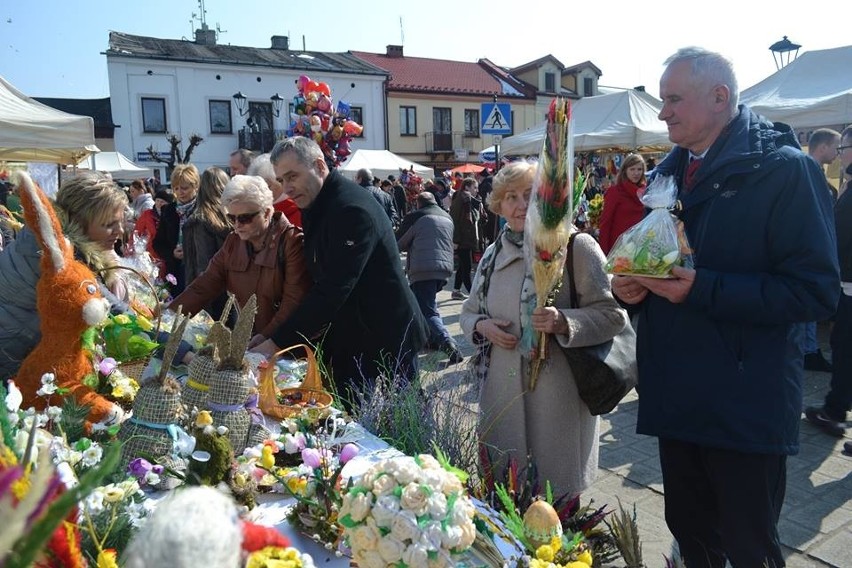 Dużo atrakcji podczas kiermaszu wielkanocnego w Szydłowcu.