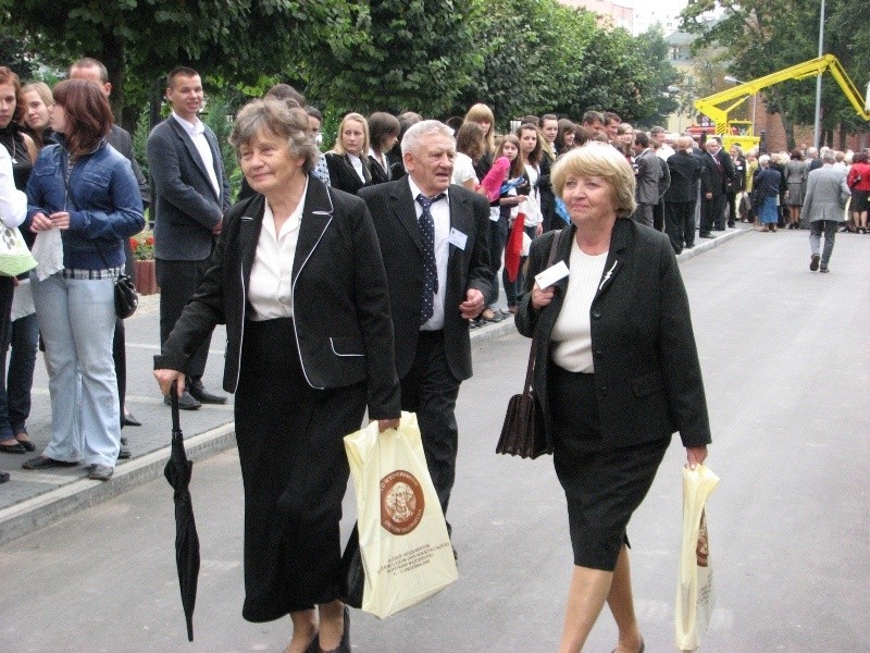 100 - lecie Gimnazjum i Liceum Ogólnoksztalcącego w Ostrowi...