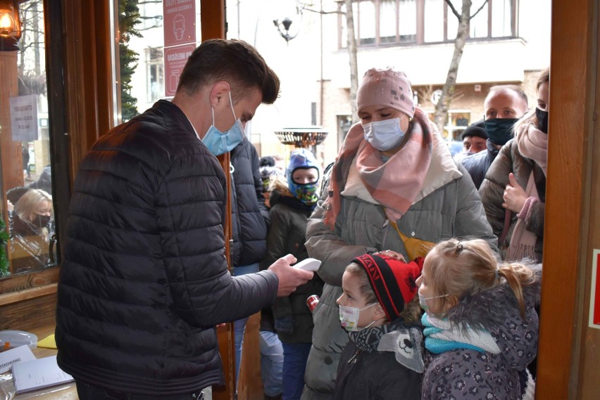 Zakopane. Otworzyła się największa restauracja na Krupówkach. Zapełniła się w 15 minut [ZDJĘCIA]