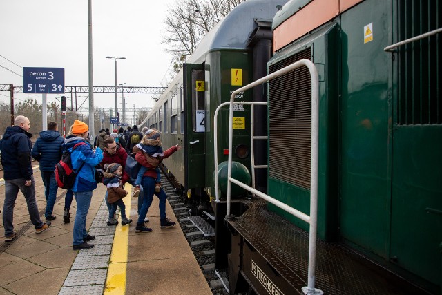 W sobotę, 2 marca, Kujawsko-Pomorskie Stowarzyszenie Rozwoju Transportu Publicznego zorganizowało przejazd historycznym pociągiem z lat 70. z Torunia Głównego przez Toruń Miasto, Toruń Wschodni, Toruń Północny, Barbarkę aż do Olka.