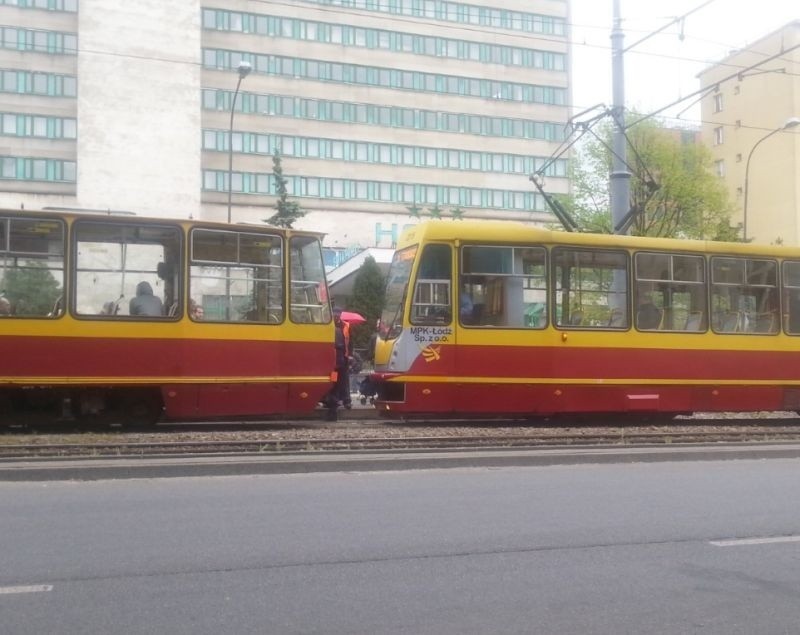 Stoją tramwaje na al. Kościuszki