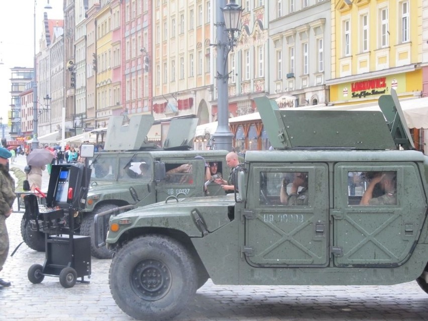 Wrocław: Ostatnie chwile, by zobaczyć pojazdy wojskowe w Rynku (FOTO)