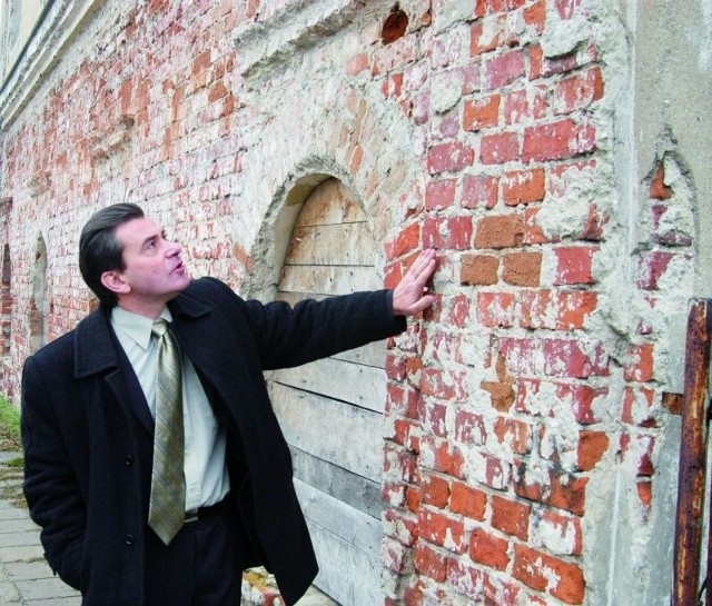 Na renowację zewnętrznych murów synagogi trzeba poczekać. &#8211; Chcemy je odnowić jak najwierniej &#8211; zapewnia burmistrz Mirosław Reczko.