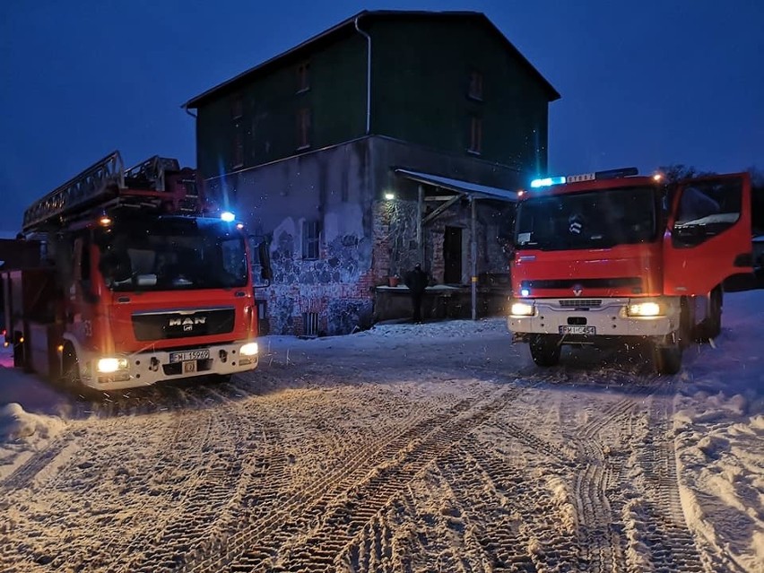 Akcja rozpoczęła się w zapadających ciemnościach.