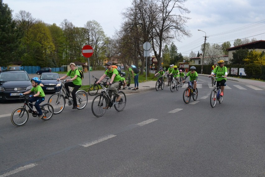 Bielski Rodzinny Rajd Rowerowy 2015 jedzie ulicami powiatu bielskiego. Jest rekord! [ZDJĘCIA]