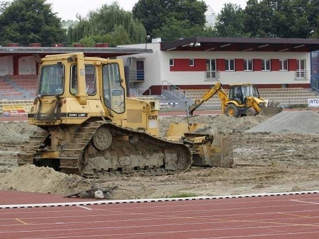 Nowa muwarę boiska Resovia będzie miała gotową najwcześniej w połowie sierpnia.