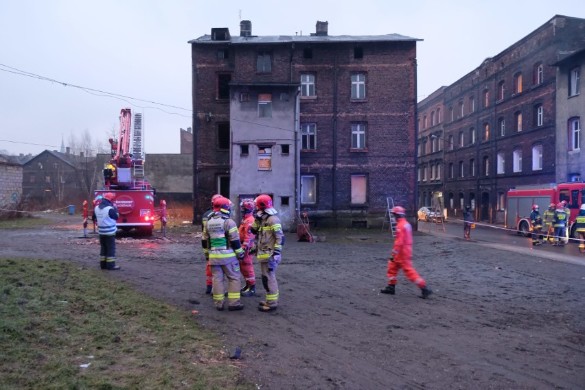 W kamienicy przy ul. Rudzkiej 10 w Lipinach zawaliła się...