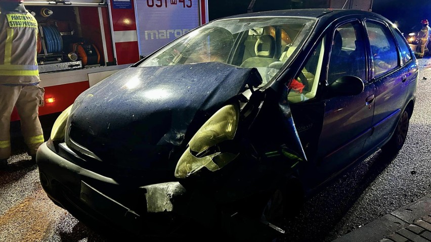 Wypadek na S8 w Turzynie, 16.12.2023. Dwie osoby trafiły do szpitala
