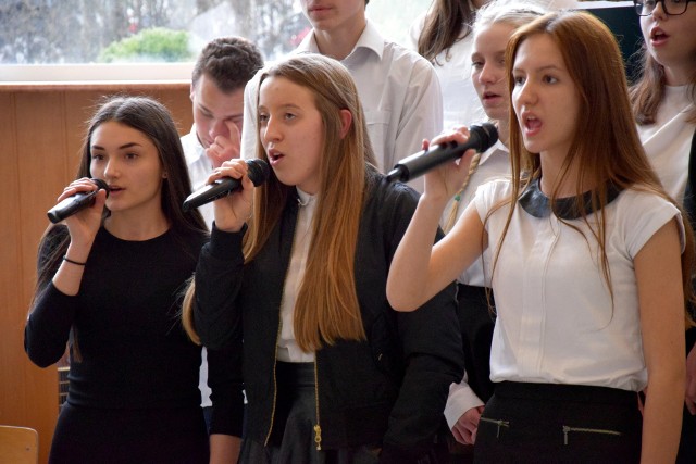 Po raz trzeci w Zespole Szkół Katolickich w Żarach odbył się koncert upamiętniający żołnierzy wyklętych.