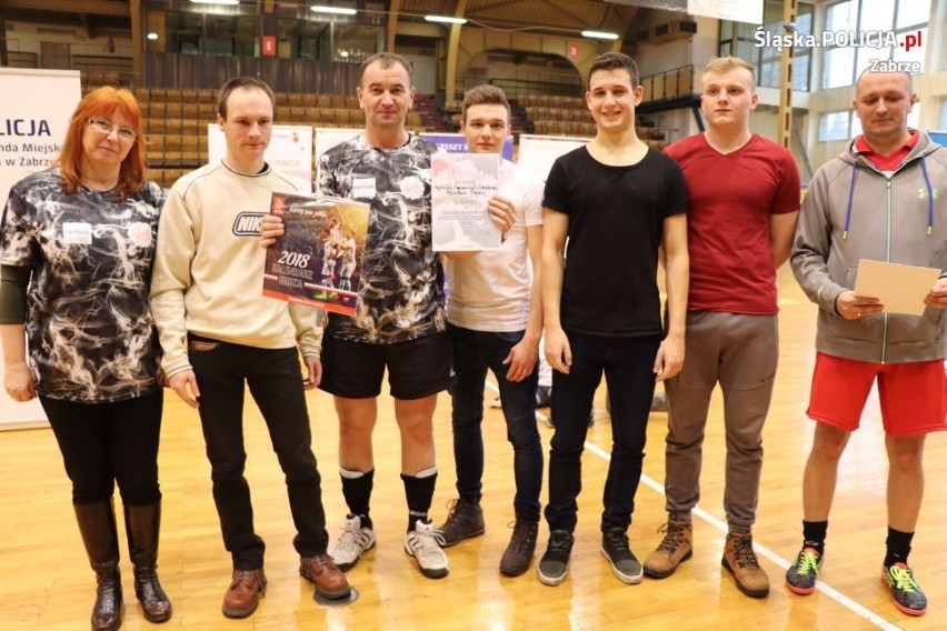 I Charytatywny Turniej Futsalu o Puchar Komendanta Miejskiego Policji w Zabrzu za nami. Dla Filipa i Łukasza zebraliśmy ponad 16 tys. zł