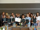 W Zielonkach rozdali stypendia edukacyjne. Samorząd nagradza uczniów za wyniki