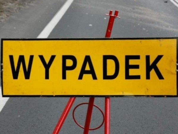 Na drodze wojewódzkiej 137 koło Trzciela doszło do zderzenia dwóch samochodów.