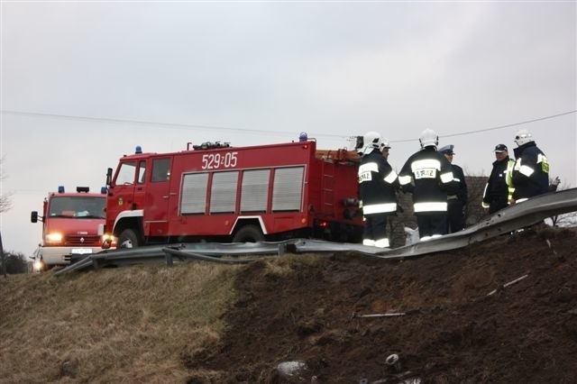 Wypadek w Pękaninie. Tir wpadł w poślizg.