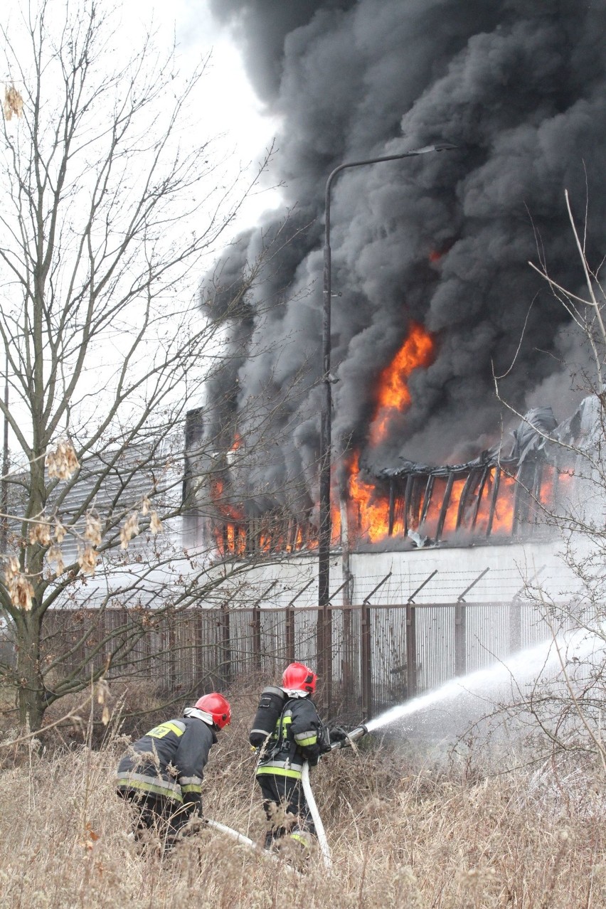 Duży pożar na Brochowie. Kłęby dymu nad Wrocławiem