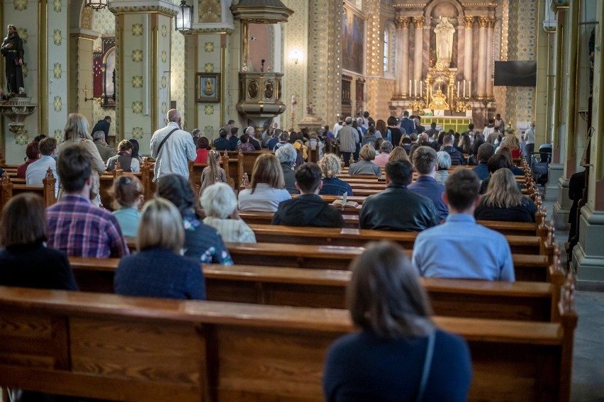 Jesteście ciekawi, ilu wiernych mają kościoły i związki...