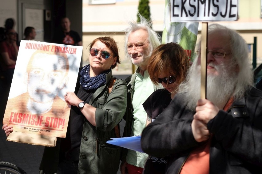 Poznań: Demonstracja przed bramą aresztu przy ul. Młyńskiej