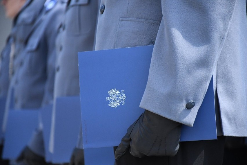 Podczas uroczystości 21 policjantów otrzymało awanse ​na...