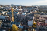 Trwa remont Teatru Stefana Żeromskiego w Kielcach. Znika dziedziniec, w jego miejscu jest gigantyczny wykop. Zobaczcie zdjęcia z drona