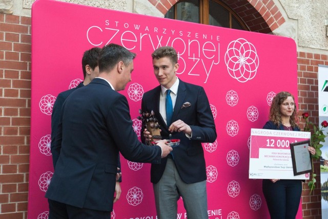 Konkurs Czerwonej Róży 2018 rozstrzygnięty. W niedzielę 27.05.2018 na Politechnice Gdańskiej wręczono nagrody i wyróżnienia najlepszych studentom i kołom naukowym