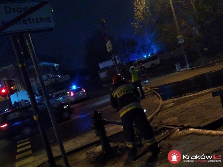 Kraków. Pożar autokarów przy Kamiennej. Biegli badają przyczyny
