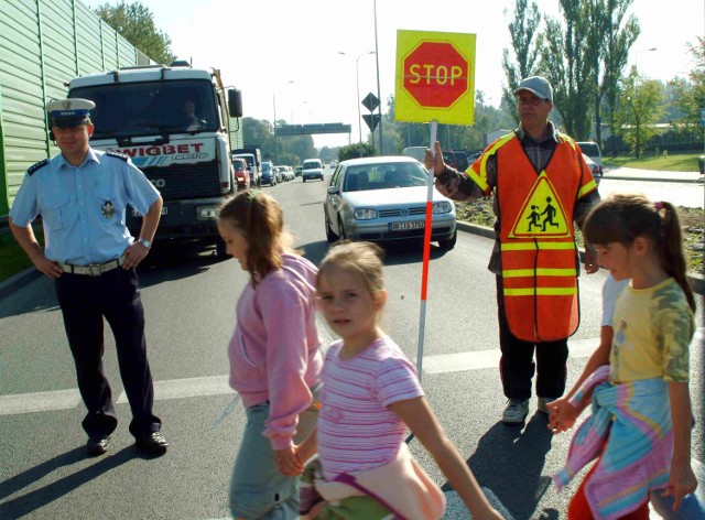 Wczoraj przy rondzie &#8222;Solidarności&#8221;, w pobliżu SP 6, pod okiem policjanta z koszalińskiej drogówki szkolił się Andrzej Korzeniowski, który lada dzień rozpocznie tu pracę.