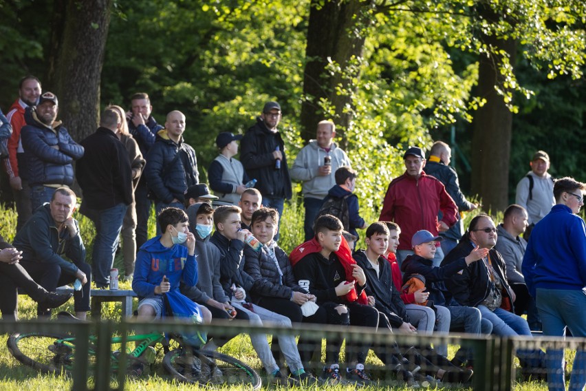 Kibice na meczu klasy okręgowej Borek Kraków - Wieczysta...