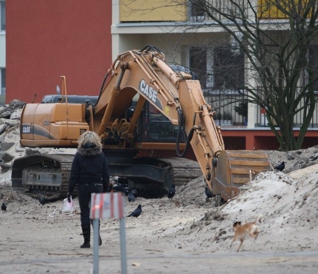 Kanalizacja biegnie pod chodnikiem. Jej fragmenty pochodzą jeszcze z 1900 roku.