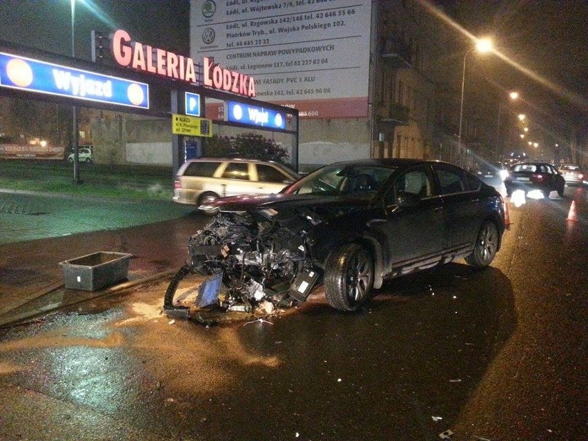 Wypadek koło Galerii Łódzkiej. Kierująca nie ustąpiła pierwszeństwa. Trafiła do szpitala [ZDJĘCIA]