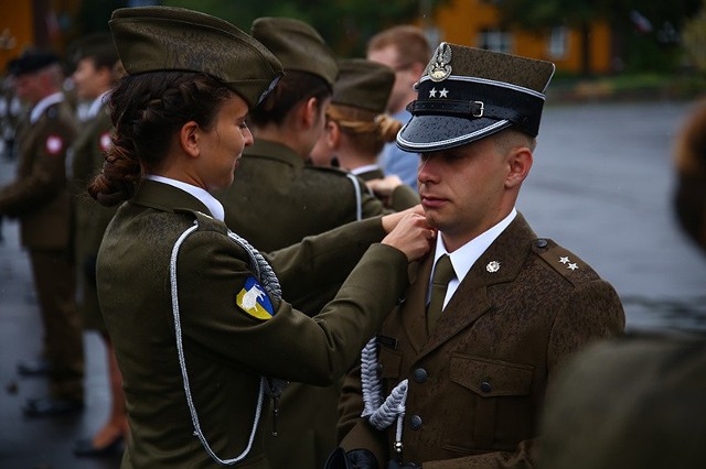 Absolwenci Akademii Wojsk Lądowych otrzymali swój pierwszy tytuł oficerski