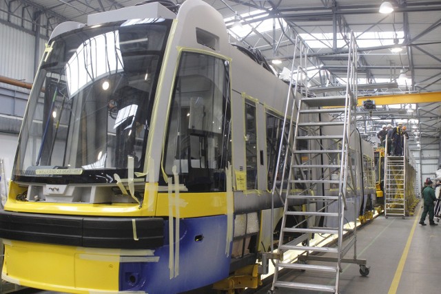 Produkcja tramwajów dla Łodzi miała się rozpocząć w bydgoskiej Pesie w maju. W lutym produkowano tramwaje dla Torunia, które od łódzkich różnią się tylko kolorem