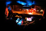 Policyjny pościg za pijanym kierowcą między Tomaszowem a Opocznem. Ranny policjant