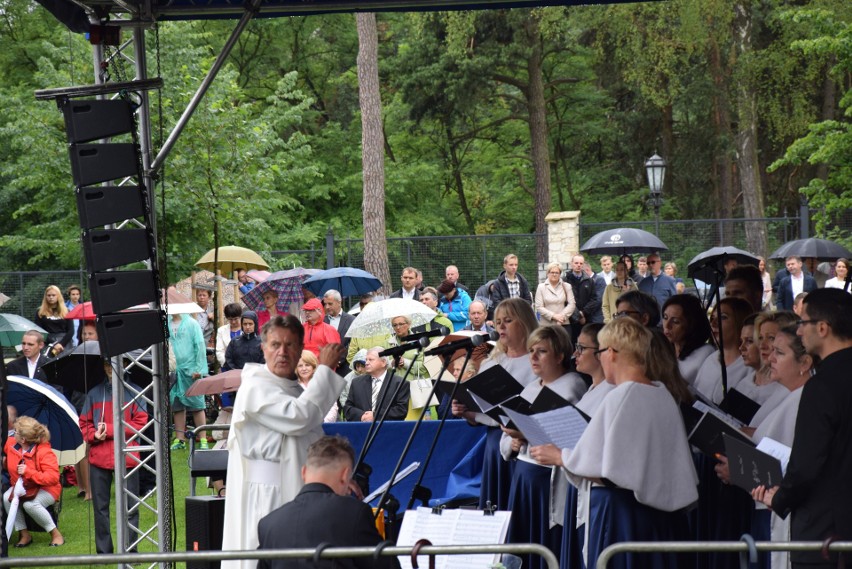 Uroczystości 50-lecia Koronacji Figury Matki Boskiej Leśniowskiej [ZDJĘCIA]