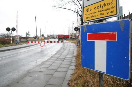 Zamknięta droga przez tory na ul. Wróblewskiego 