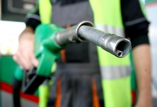 Ceny paliw - benzyna i olej napędowy tanieją, LPG drożeje