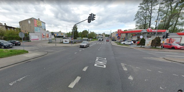Wypadek na drodze krajowej 72 w Brzezinach. Doszło do zderzenia dwóch aut. Kobieta nie ustąpiła pierwszeństwa!