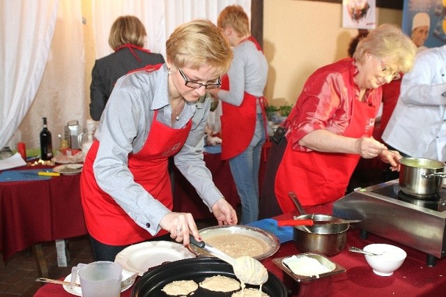 Wicewojewoda Beata Oczkowicz i wojewoda Bożentyna Pałka-Koruba przy pracy.