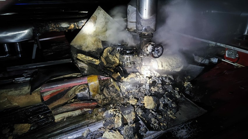 Pożar w hali produkcyjnej w Charzynie. Ewakuowano 140 osób