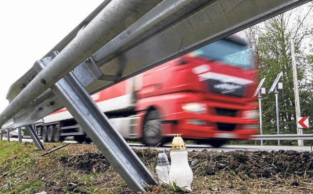 W tym roku na „łuku śmierci” życie straciło już osiem osób. Dwie w maju, trzy 16 października i jedna w ostatnich dniach. Wszystkie ofiary były młodymi ludźmi