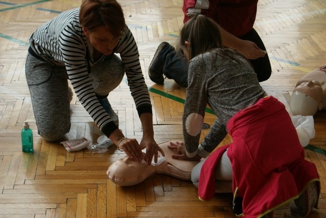W Szkole Podstawowej nr 42 w Sosnowcu bity był Rekord Guinnessa w przywracaniu akcji serca