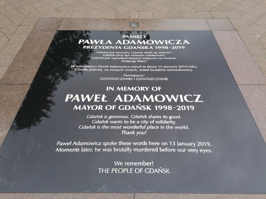 Tablica upamiętniająca prezydenta Gdańska Pawła Adamowicza...