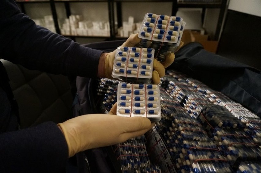 Bielsko-Biała: Ponad milion tabletek. Słowak handlował lekami bez zezwolenia