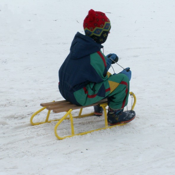 W Katowicach 9-letni chłopiec na własnej skórze przekonał się, jak niebezpieczna może być zabawa na śniegu.