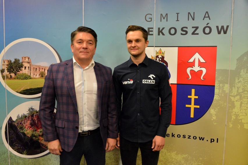 Wyjątkowe spotkanie z Maciejem Giemzą w Piekoszowie. Opowiadał o Rajdzie Dakar. Byli wójt, tata zawodnika i narzeczona [WIDEO, ZDJĘCIA]