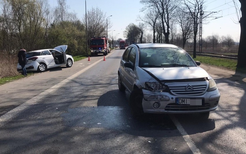 Wypadek na Kosmonautów przy skrzyżowaniu z Fieldorfa