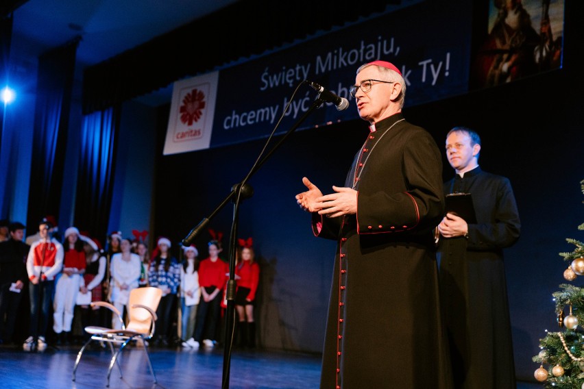 Caritas Diecezji Rzeszowskiej zorganizowała dzieciom spotkanie ze Świętym Mikołajem [ZDJĘCIA]