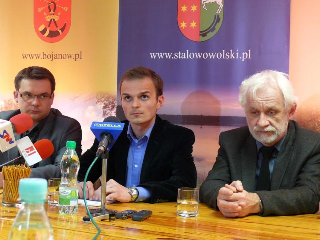 Od lewej wicestarosta Mariusz Sołtys, starosta Robert Fila i dyrektor szpitala Roman Ryznar.