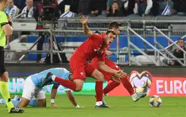 DEFENSYWNY POMOCNIK/ŚRODKOWY OBROŃCA: Krystian Bielik