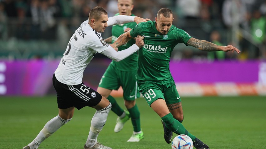 PKO Ekstraklasa. Legia Warszawa na fotelu lidera. Bramka Rosołka ozdobą meczu